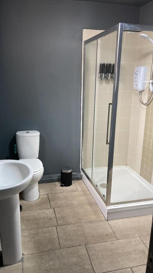 Town Center Large 2 Bedroom Apartment- Sleeps Up To 6 - Dogs Welcome - 2 Minutes From Train Station Blackpool Exterior foto