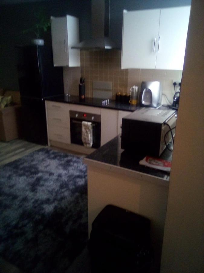 Town Center Large 2 Bedroom Apartment- Sleeps Up To 6 - Dogs Welcome - 2 Minutes From Train Station Blackpool Exterior foto
